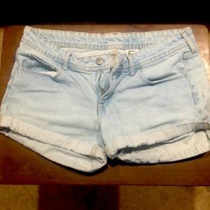 Low waisted light blue denim shorts